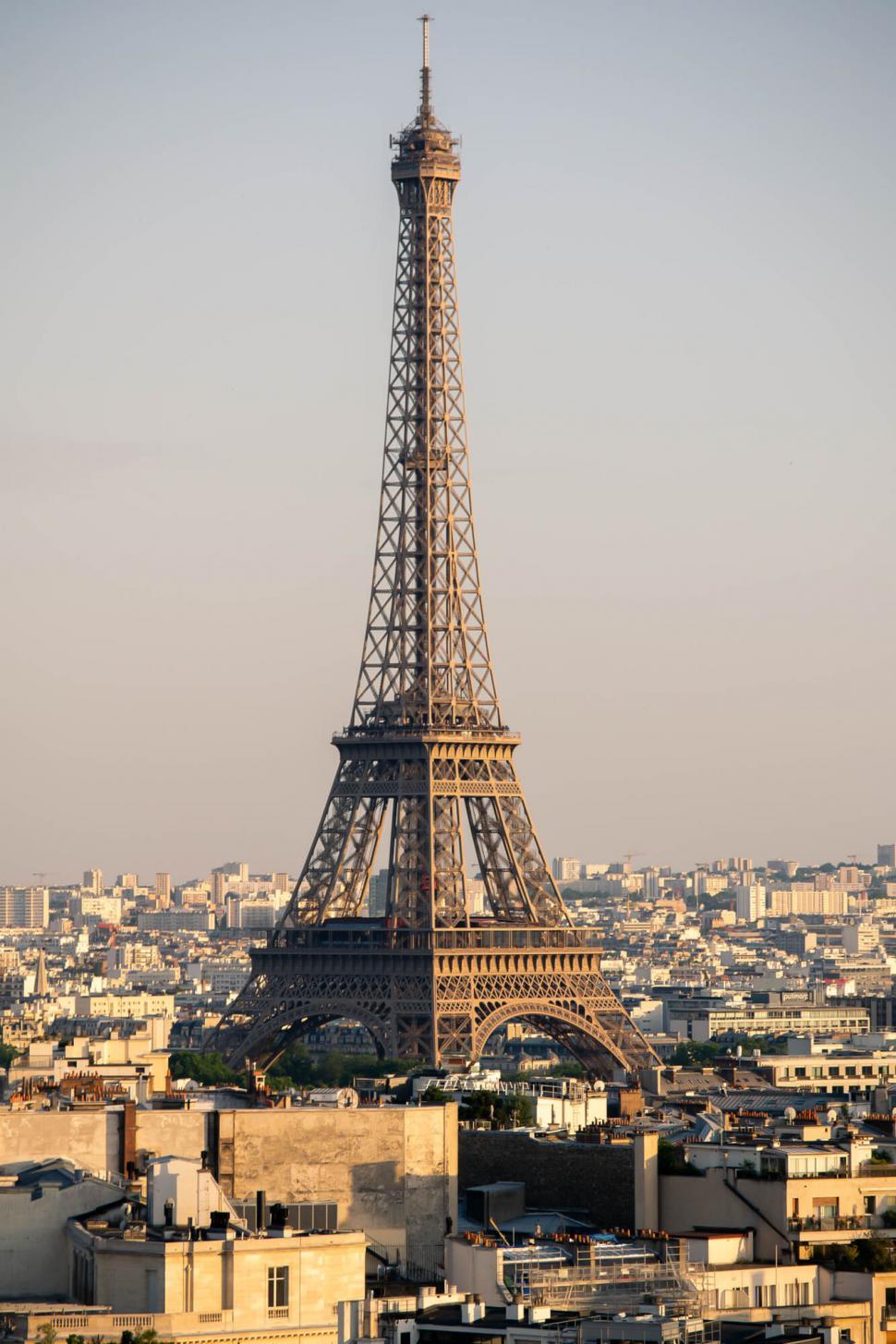 eiffel-tower-dominating-the-paris-skyline
